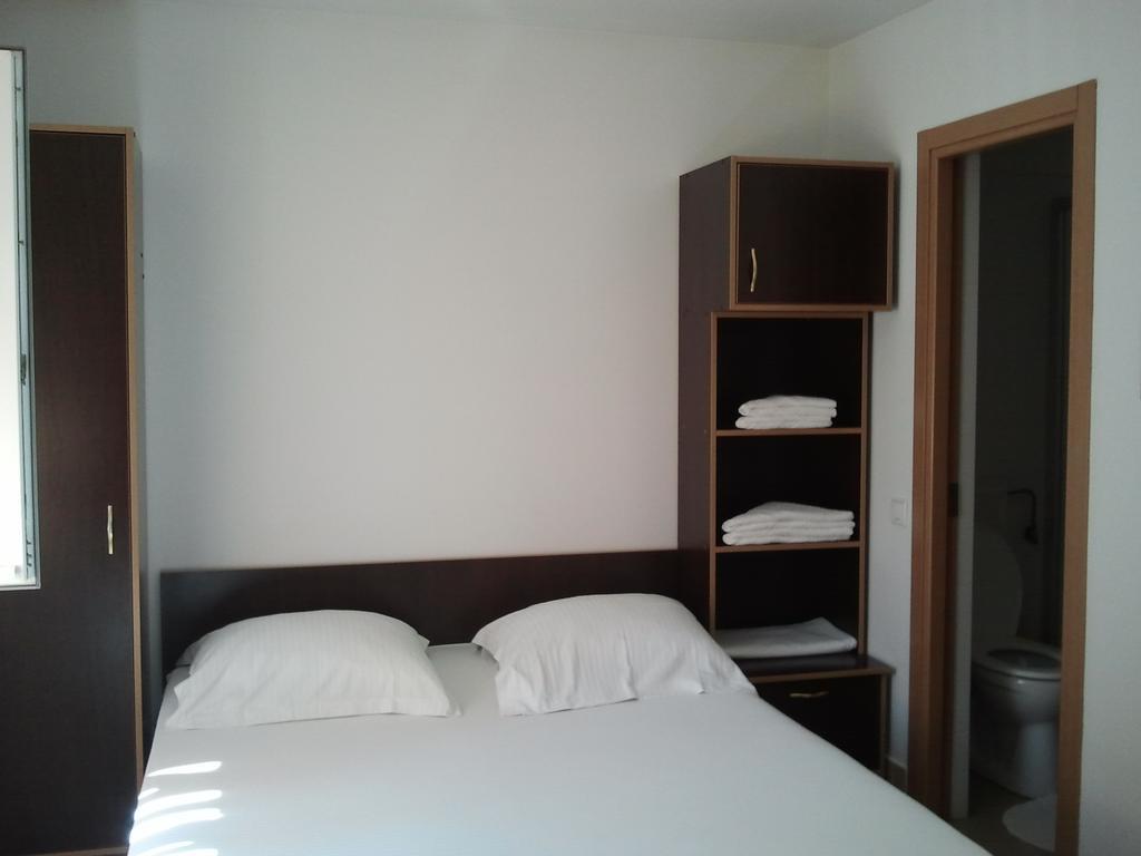 Jr Motel Otopeni Habitación foto
